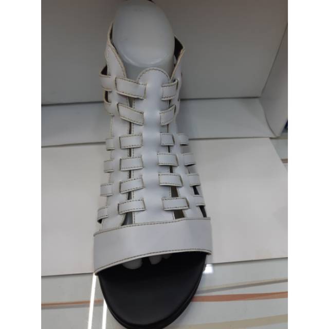 Sepatu Sandal cute and cool white charlie 1