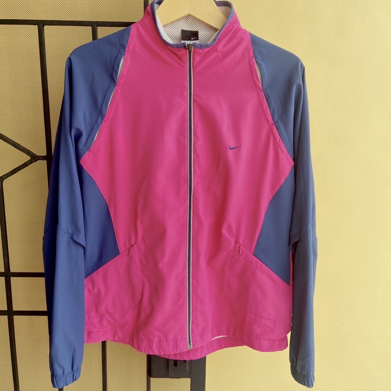 Preloved/Thrift Jaket Parasut Running Wanita merk Nike