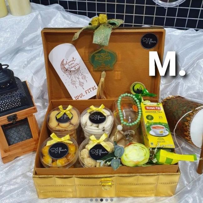 

PAKET BOX HAMPERS LEBARAN KUE KERING TOPLES MURAH 22