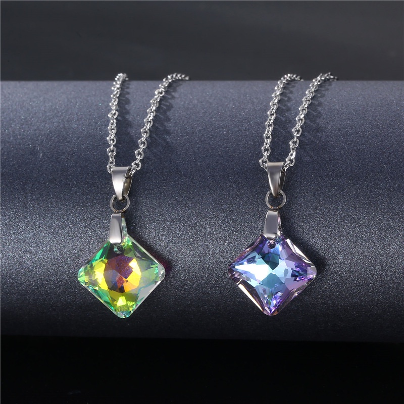 Segar dan bergaya square liontin stainless steel geometris kalung pendek wanita sederhana K9 Crystal