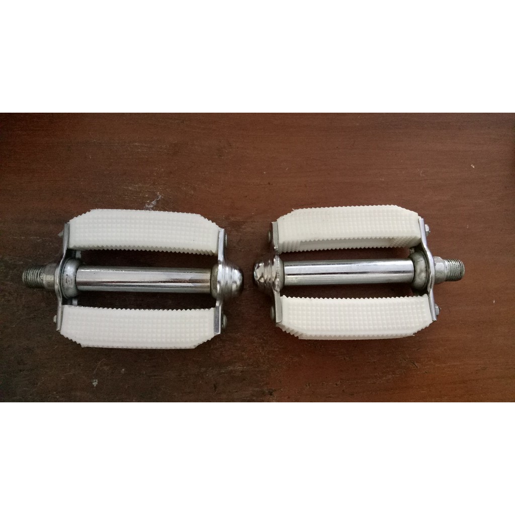 BIKE PEDAL BEARING SEPEDA ONTHEL JENGKI MINION RESIN PLASTIK PUTIH TAIWAN NOS