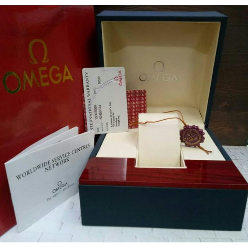 kotak jam tangan Omega Bludru