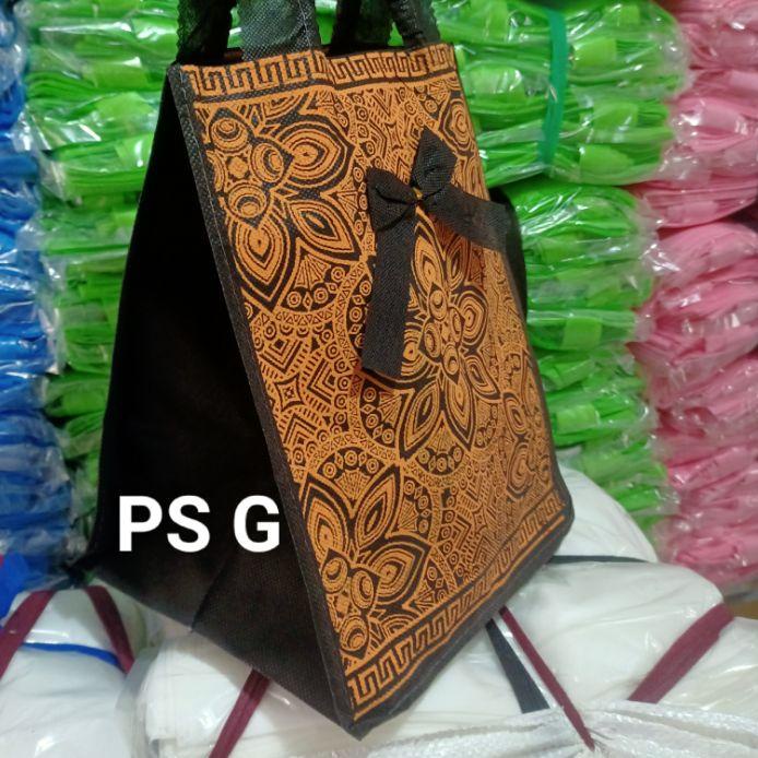 

Kirim Langsung tas kotak hajatan motif jahit 22x22 RR4^