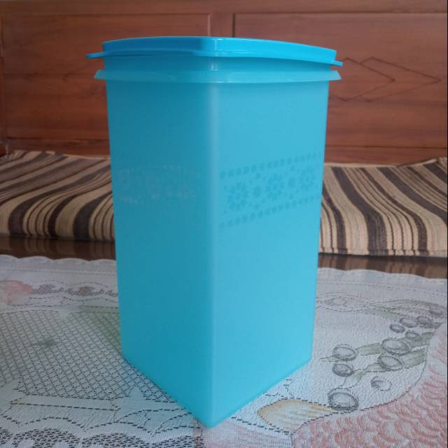 Tempat Makanan Tupperware