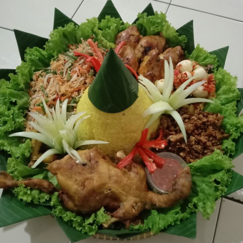 Tumpeng Nasi Kuning Manado dan Tradisional Nusantara 5 porsi - 50 orang halal