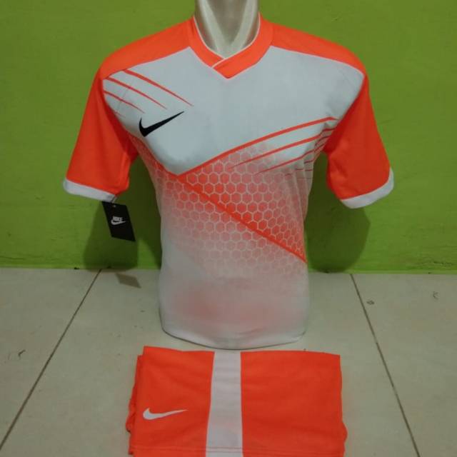 Kaos Bola Setelan Futsal Baju Volley Nike_2 Putih Motif Orange Bagus Murah Meriah