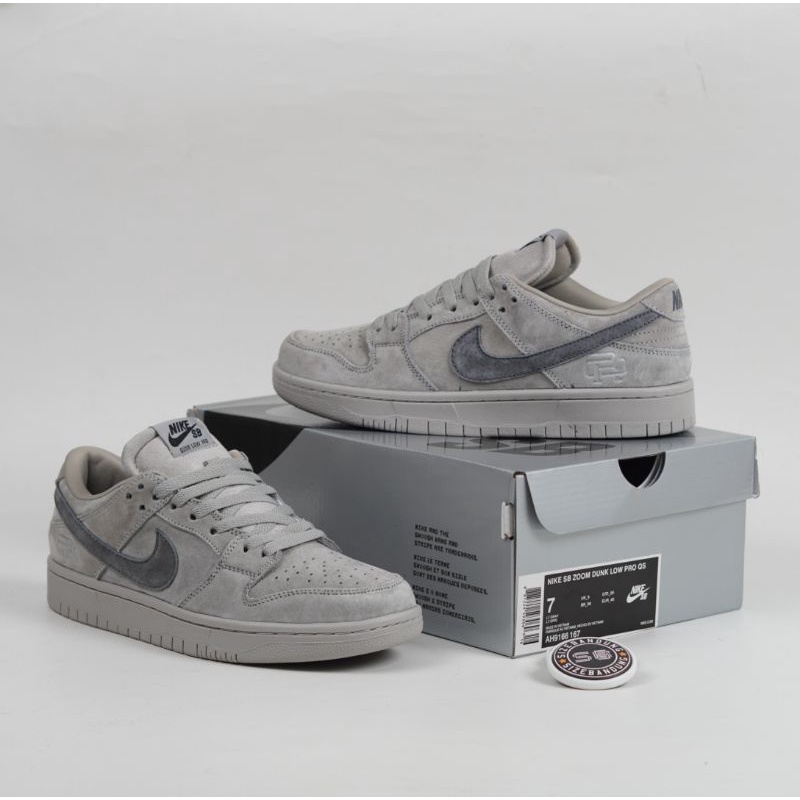 Raigning Champ  X Nike Sb Zoom Dunk Low Pro Grey