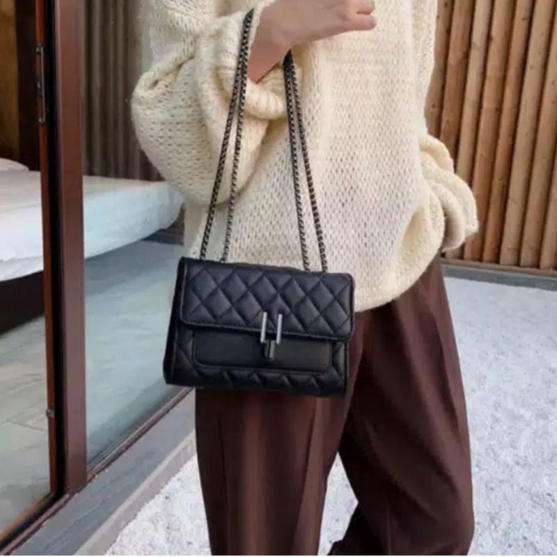 Tas Selempang Amora Rantai