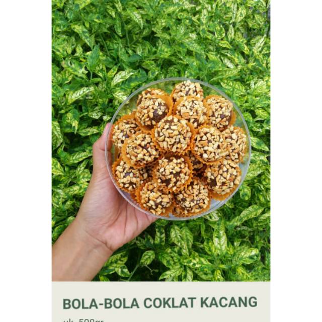

Bola - Bola Coklat Kacang