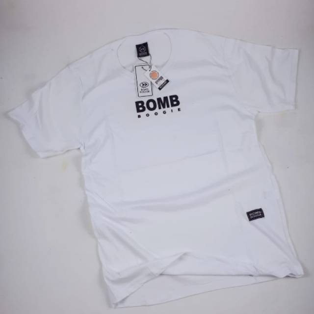 KAOS BOMBBOOGIE PUTIH SIZE M L XL FREE STIKER  KAOS DISTRO  