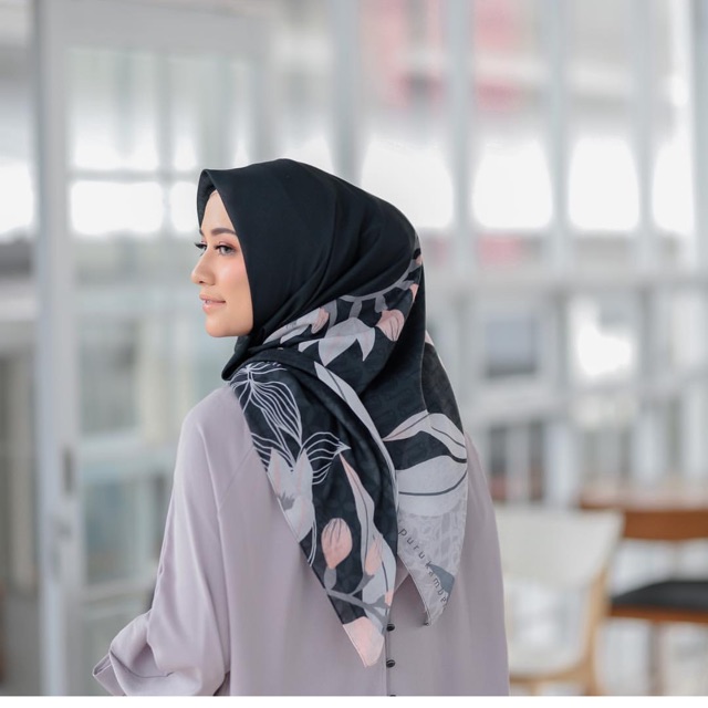 Preloved Puru Kambera Scarf