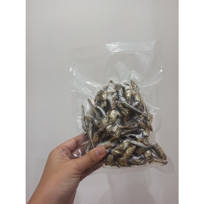 

ABON- NIBOSHI OR JAPANESE DRIED SARDINES. CONTAINS 100 GR ORIGINAL -MAKANAN-KERING.