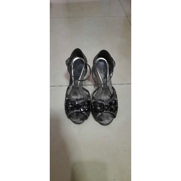 preloved sepatu pesta hak tinggi high heels hitam tali