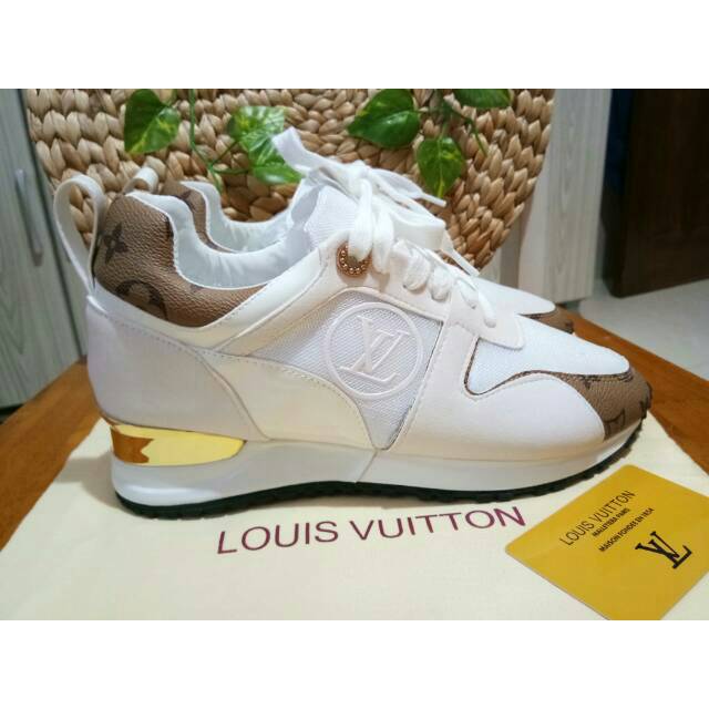 READY SAY Sepatu LV Run Away Monogram Sneakers Platinum