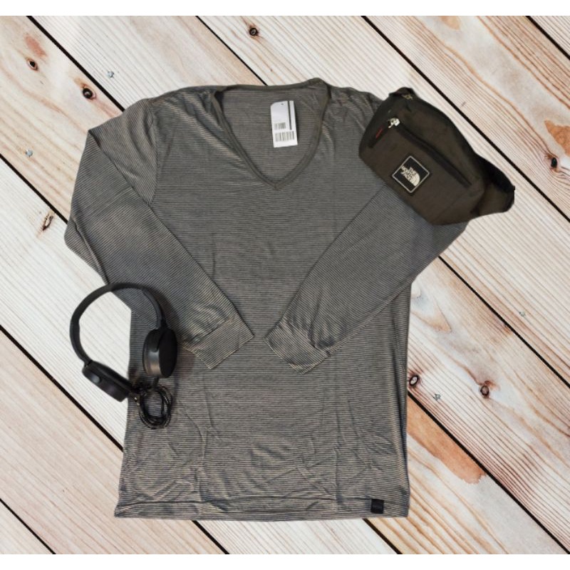 Kaos lengan panjang pria V-neck