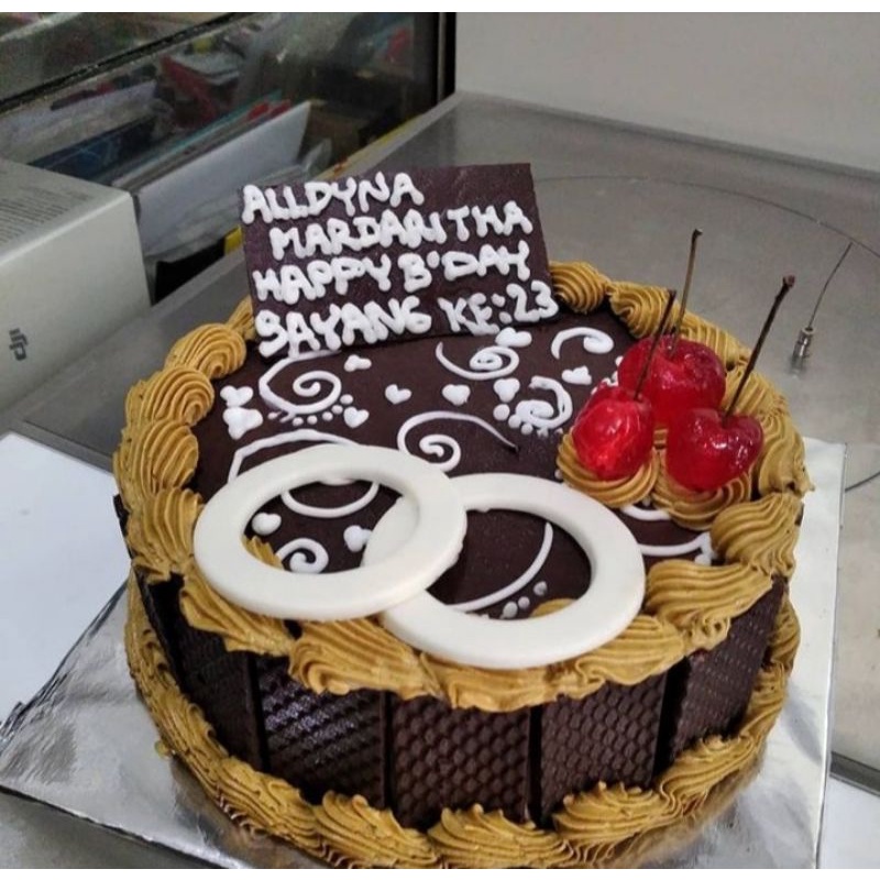 

kue ultah / ulang tahun blackforest pagar coklat