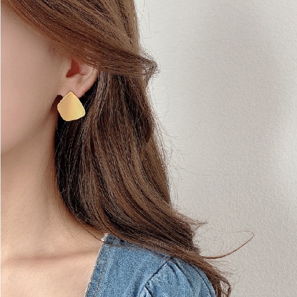 Anting Bahan Metal Warna Emas Gaya Vintage