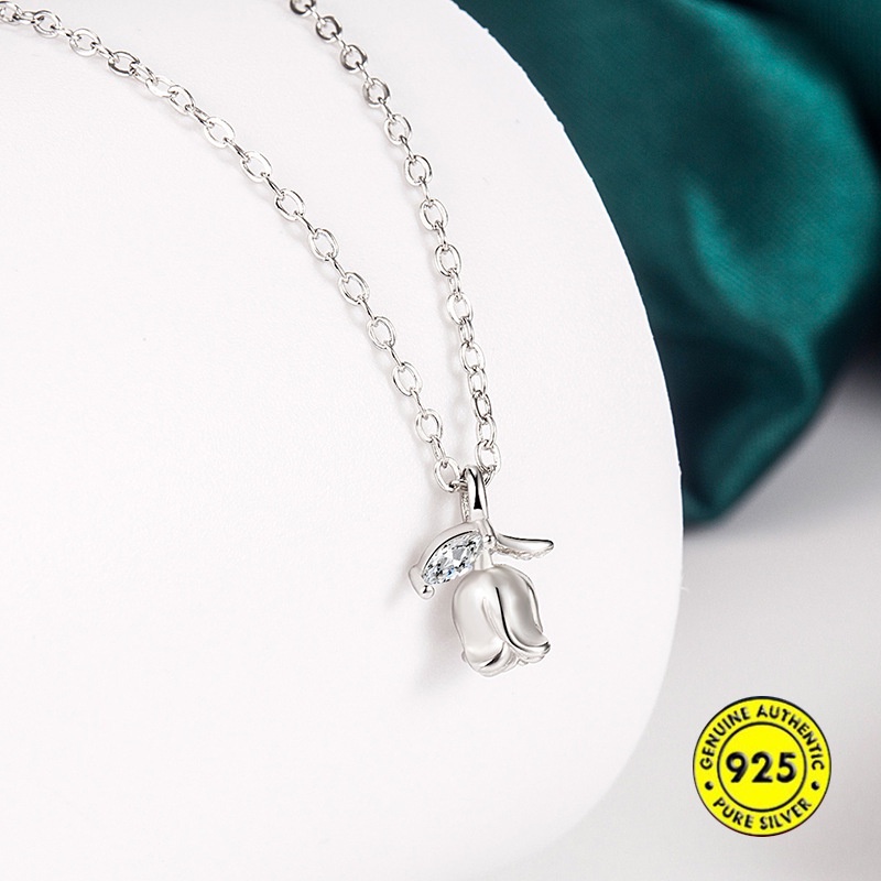 Kalung Rantai Klavikula Desain Mawar Tulip Aksen Berlian Kilau Untuk Wanita