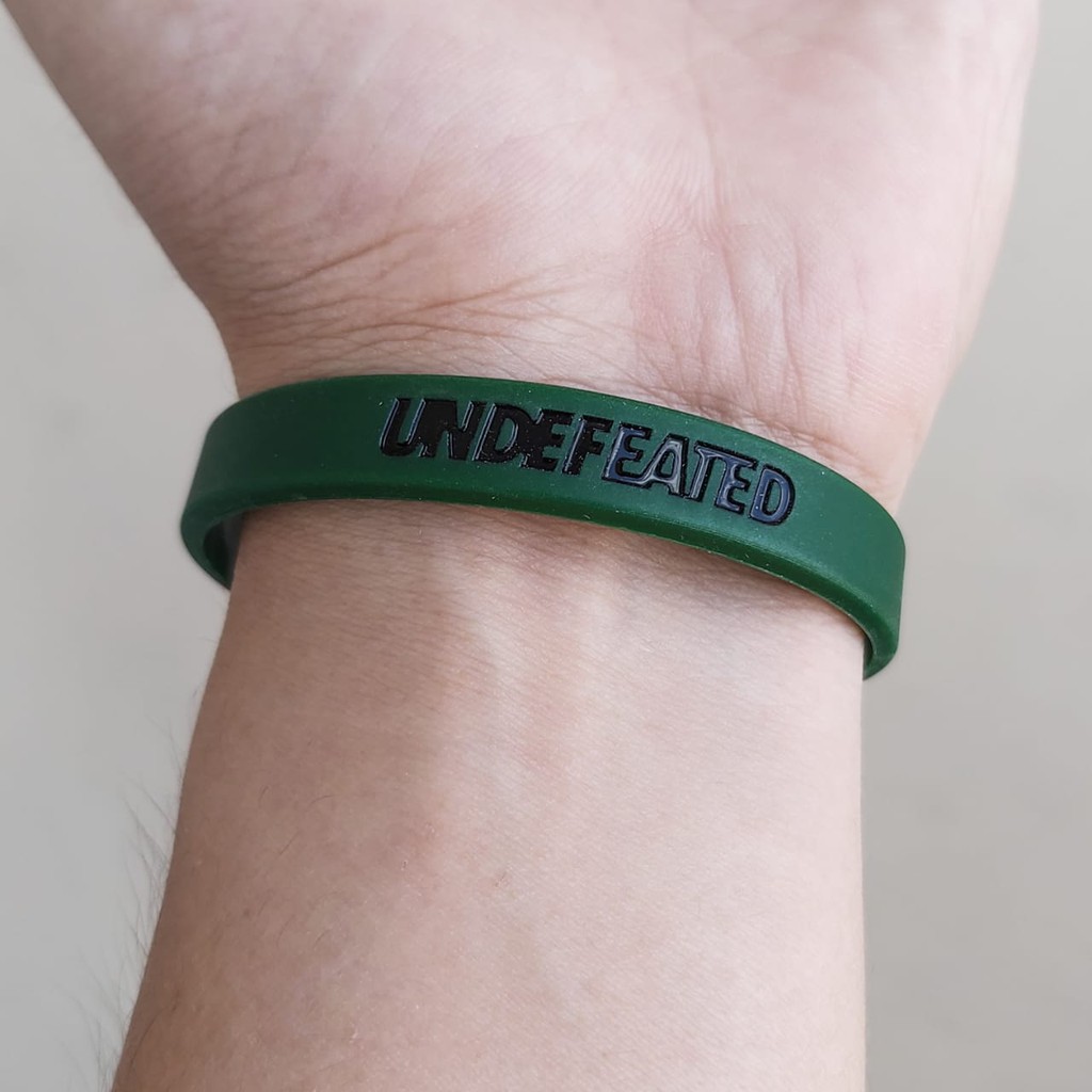 Gelang Pria Rubber / Wristband - UNDEFEATED - Aksesoris Fashion Hype [ Gratis Ongkir / Cod ]