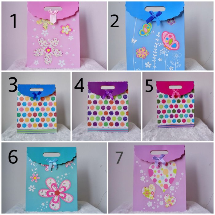 

Terlaris Paper Bag Motif / Tas Kado / Tas Ulang Tahun Besar (Harga 1 Lusin)