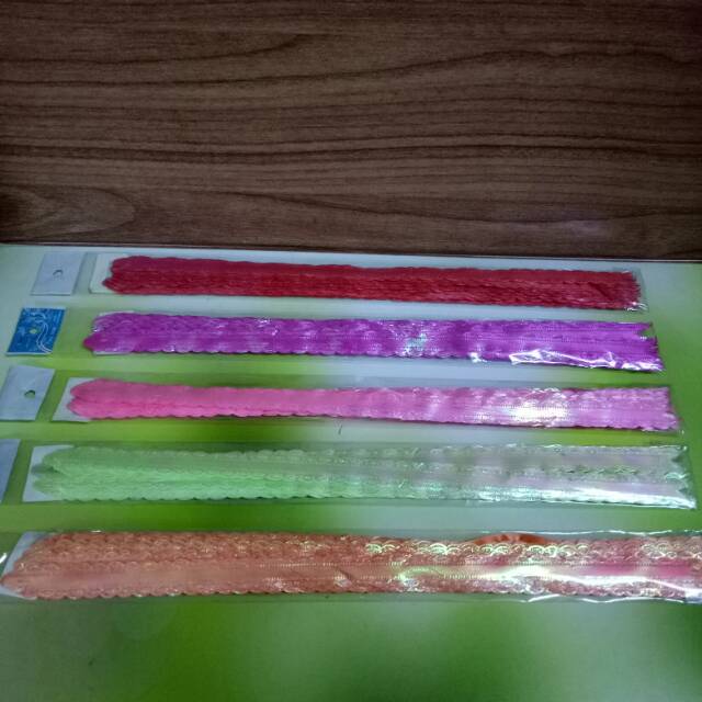 

PITA SERUT KECIL / PITA SIMPLE / HIASAN BOX KUE / PTSRT17