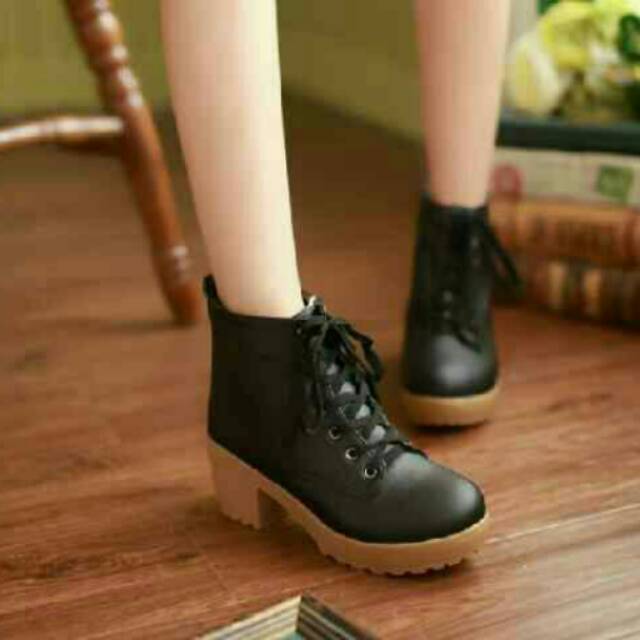 Sepatu wanita Boot ankle hitam