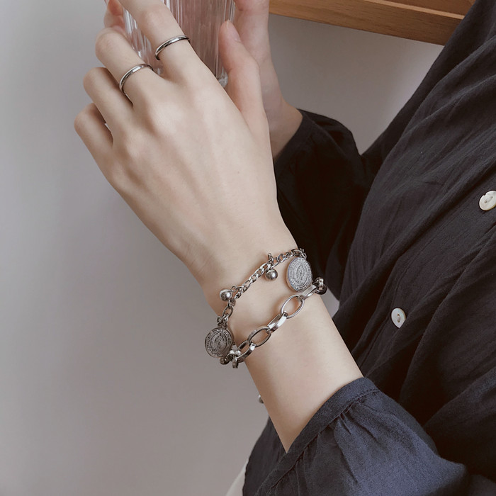 YEEZII Gelang Multilayer Liontin Hati Beruang Salib Warna Silver Gaya Retro Korea Untuk Wanita