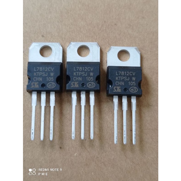 TRANSISTOR IC REGULATOR L 7812. 1PCS