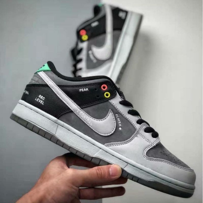 Sepatu Nike SB Dunk Low Pro VX1000 Camcorder Grey