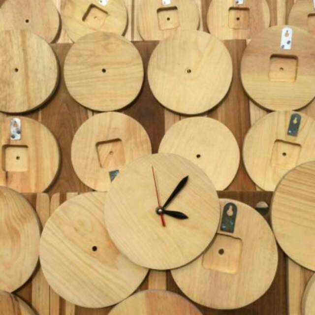 Hiasan Jam 25cm Jam Dinding  25cm Bulat Kayu Pinus