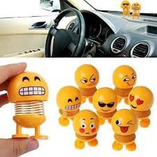 Boneka Emoji Smile Goyang Pajangan Mobil