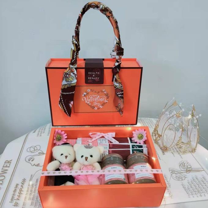 

HAMPERS REALFOOD EDISI VALENTINE / KADO PREMIUM WALET JELLY VAL22-HER DG654EAFVD