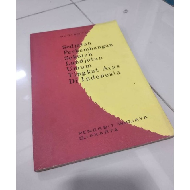 Buku Sedjarah Perkembangan Sekolah Landjutan Umum Tingkat Atas di Indonesia - Sejarah Pendidikan