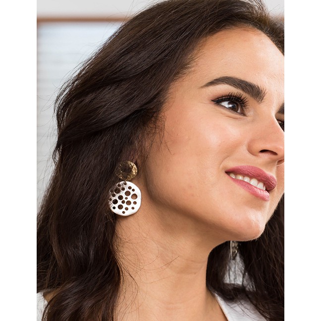 LRC Anting Tusuk Fashion Gold Geometric Shaped Round Cutout Earrings D27897