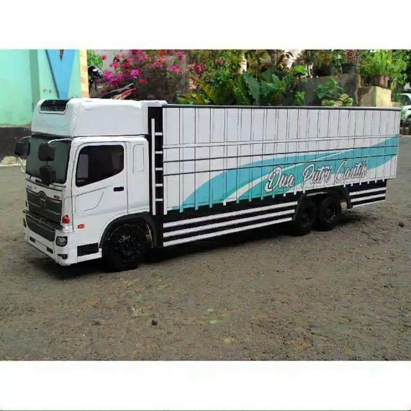 Miniatur Truk HINO 500 Putih Mainan Anak Truck HINO 500 Super Ranger