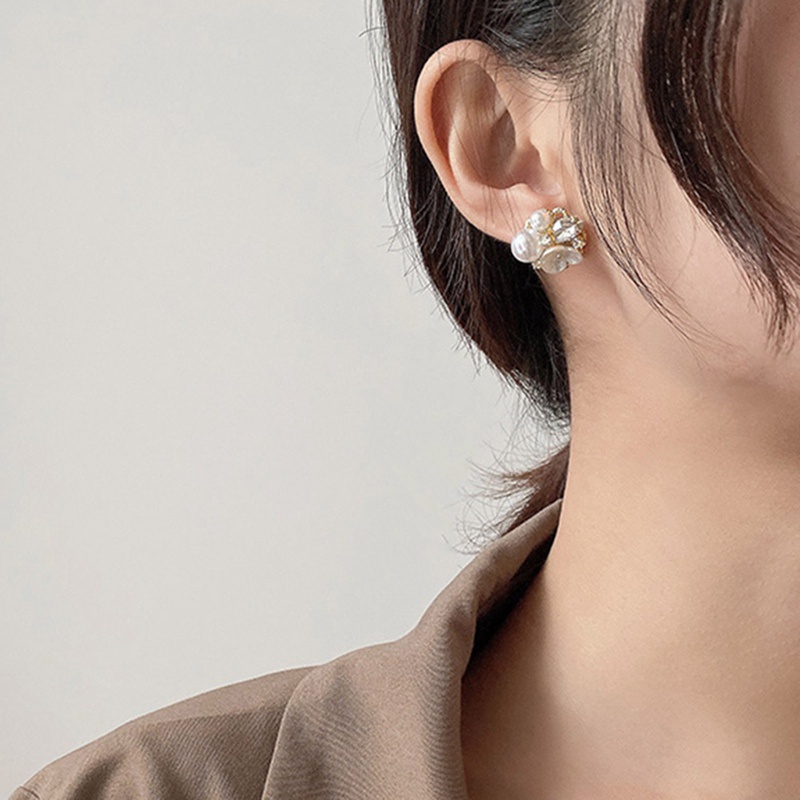 Fancyqube Anting Klip Tanpa Tindik Desain Bunga Hias Kristal Mutiara Imitasi Gaya Korea Untuk Wanita