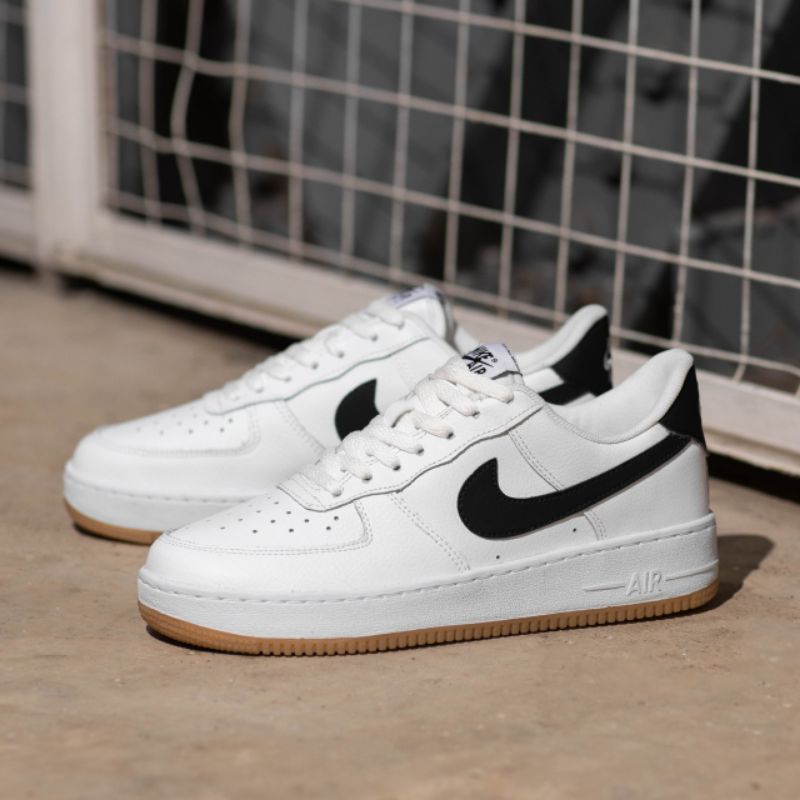 SEPATU NIKE AIR FORCE 1 WHITE BLACK SOLE GUM