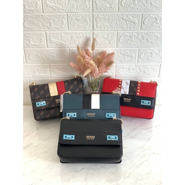 GUESS SLINGBACK / TAS SELEMPANG GUESS
