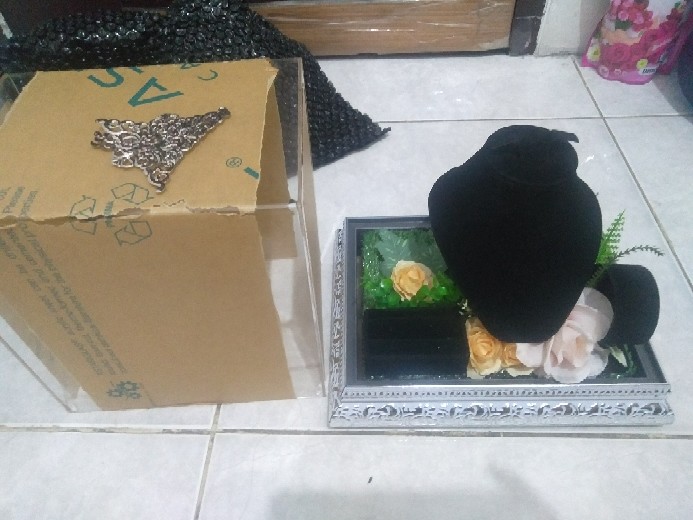 Tempat Perhiasan Akrilik