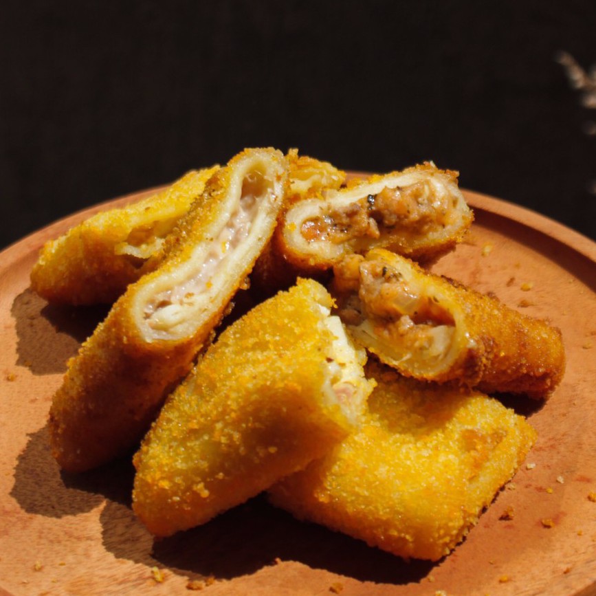 

Frozen Risoles Roasted Sesame Egg Mayo With Smoke Beef