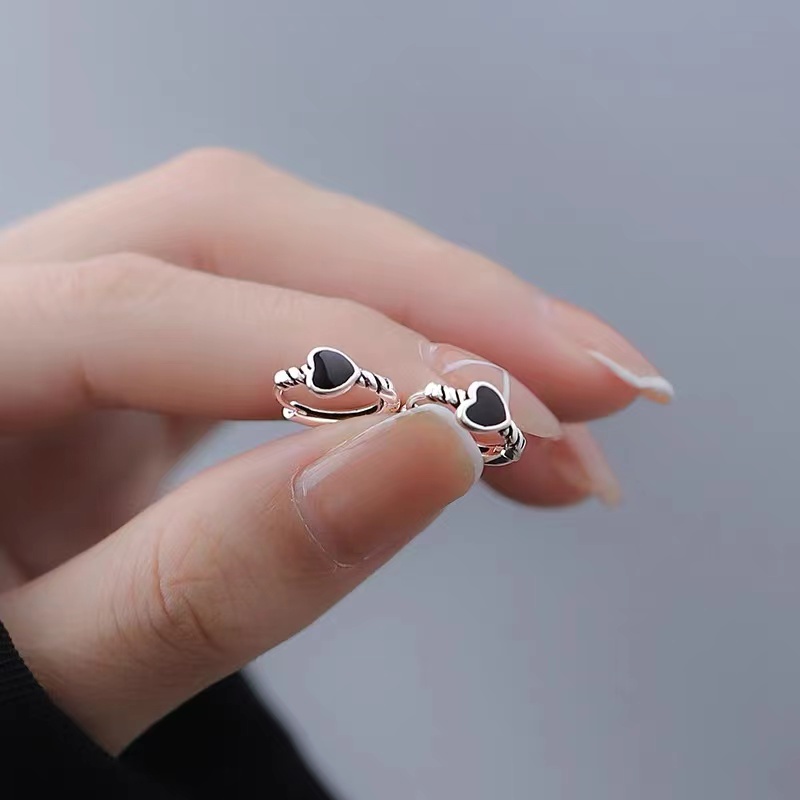 Anting Klip Telinga Wanita Model Retro Motif Hati Warna Hitam