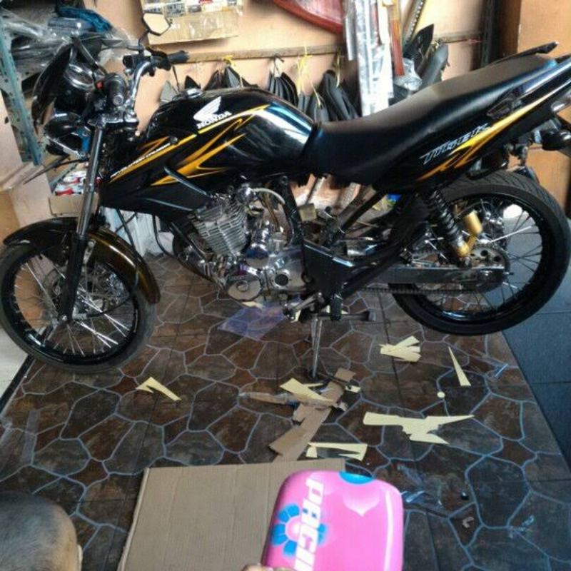 (BAYAR DITEMPAT) striping Tiger revo 2013 gold striping lis stiker standar original Honda Tiger Revo