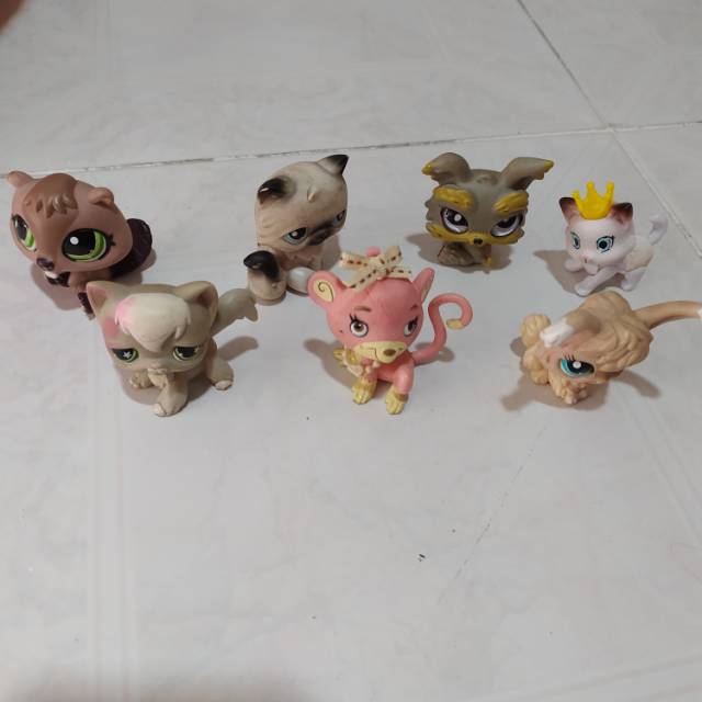 Little pet shop figure