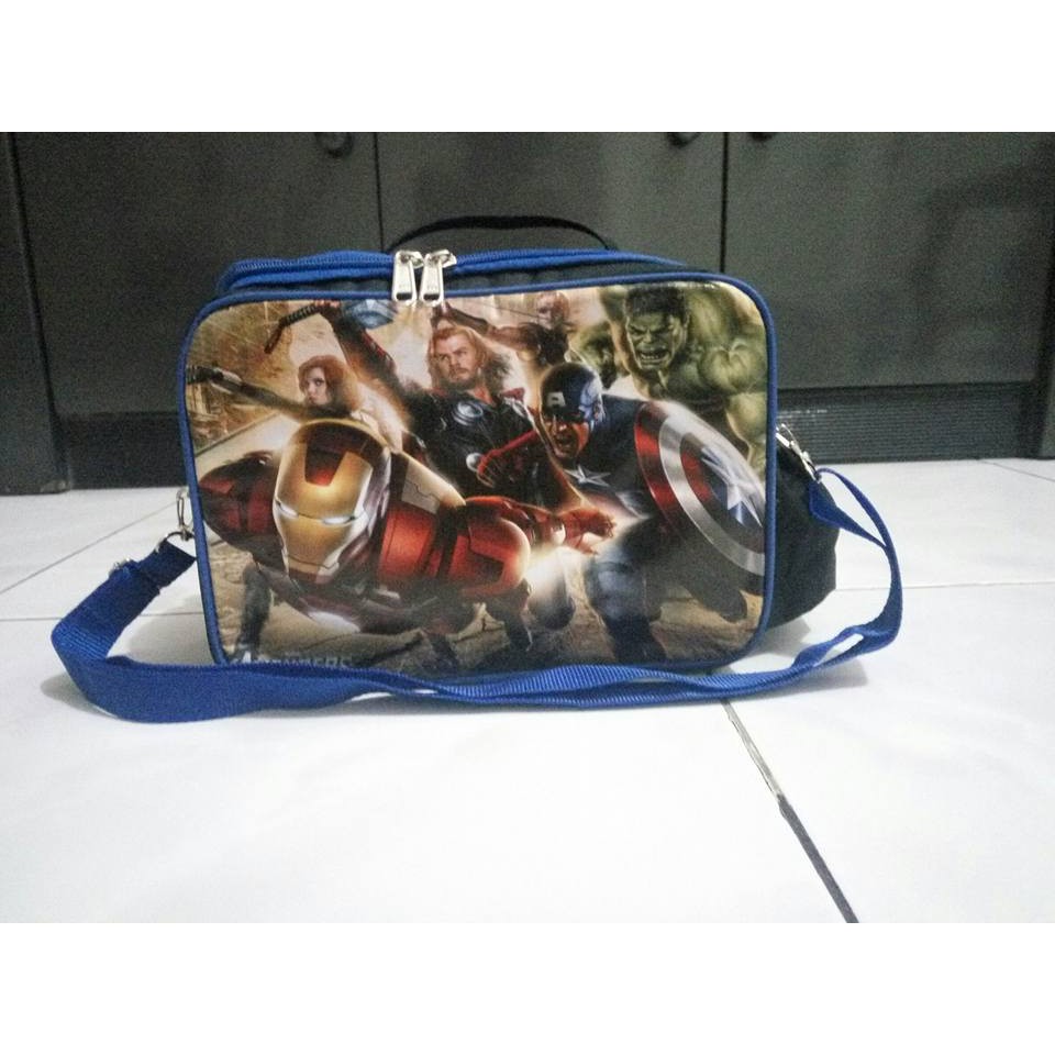

Lunch Box Karakter Anak Avengers Marvell