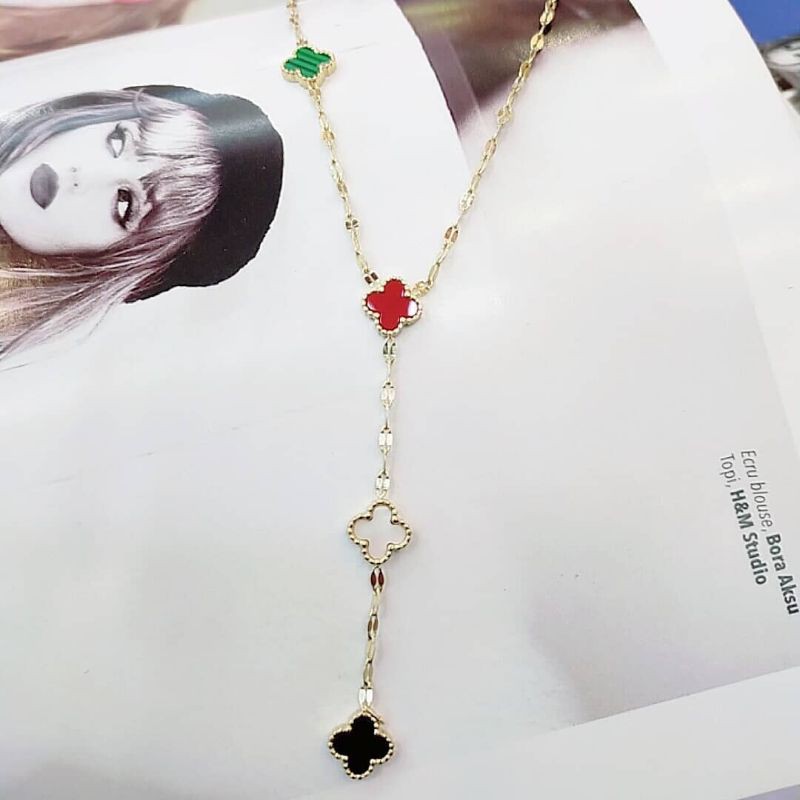 Kalung LV liontin flower warna warninew quality premium 
