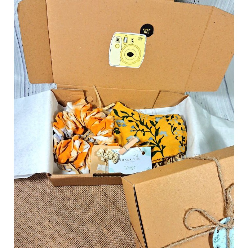 

GIFT BOX HIJAB / HAMPERS HIJAB / BOX KADO / GIFT MURAH / KADO WISUDA / SPESIAL HAMPERS BOX