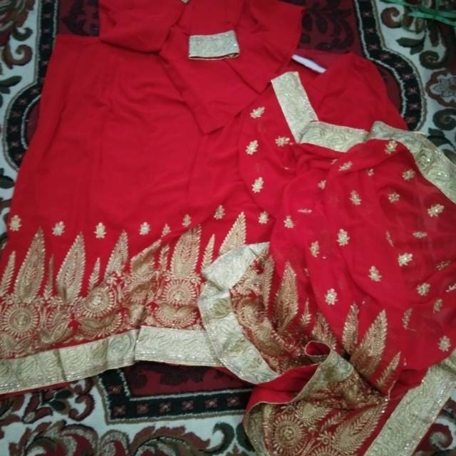 Sari instan india merah cetar