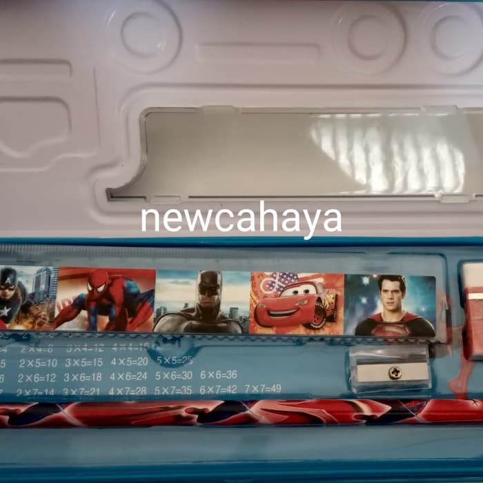 

kotak pensil kaleng set alat tulis bus karakter