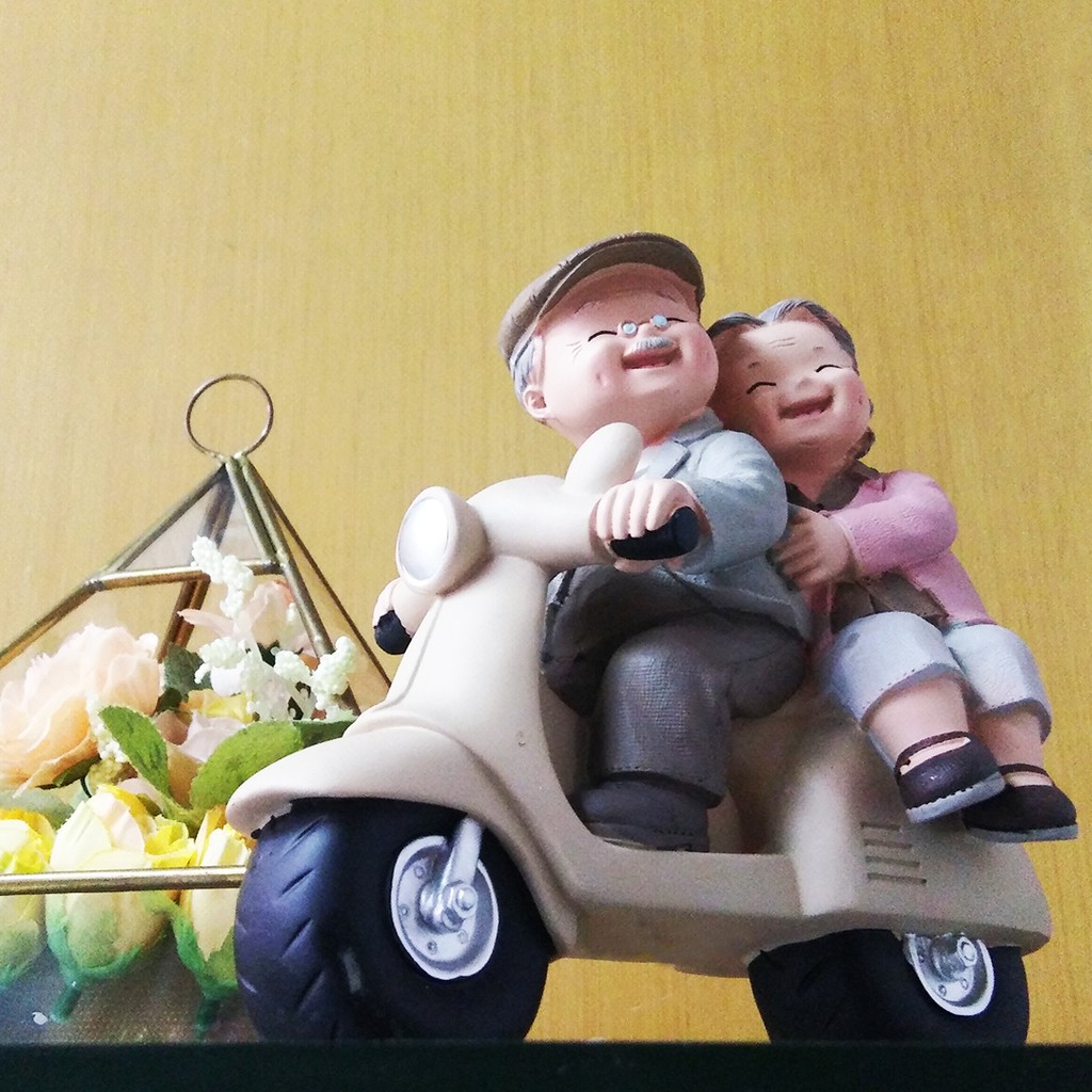 Pajangan Kakek Nenek Boncengan Vespa Shopee Indonesia Pajangan Kakek Nenek Boncengan Vespa Shopee Indonesia