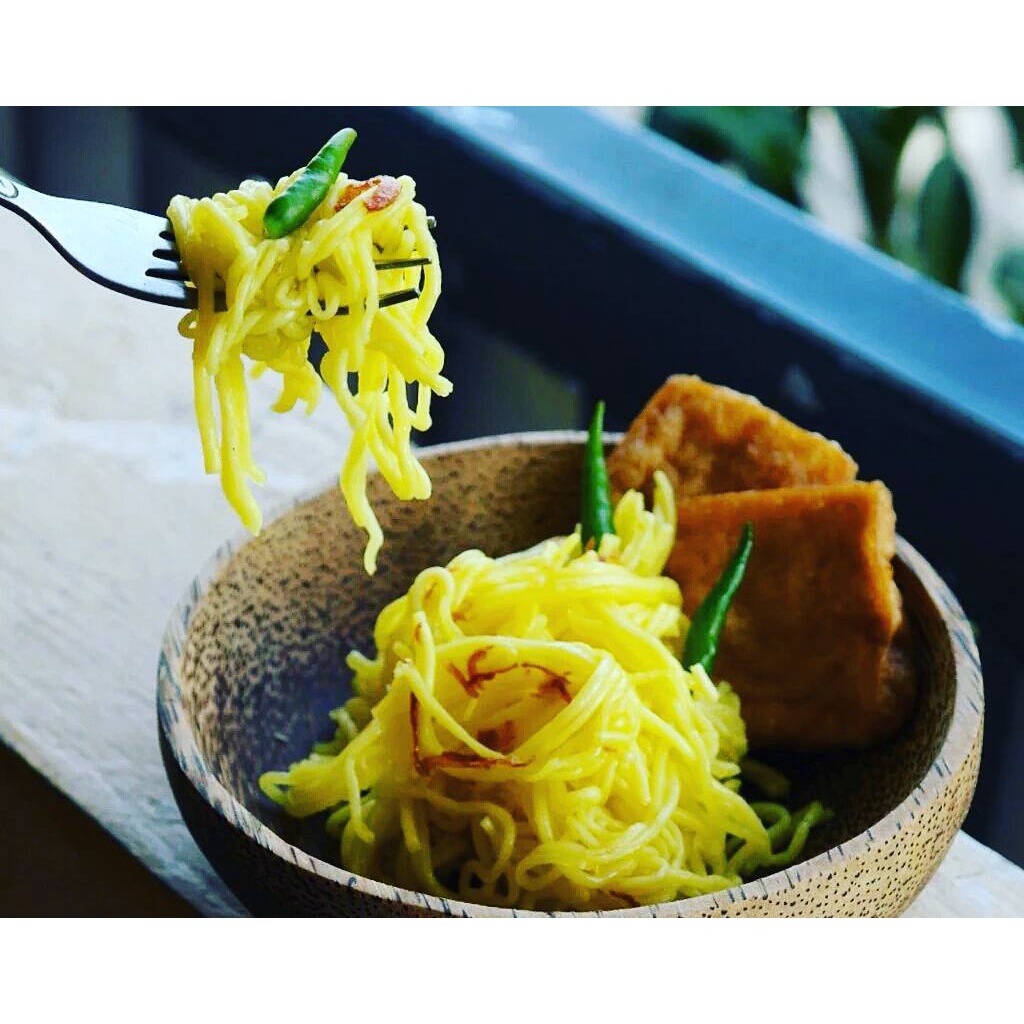 

Cemilan Sarapan Mie Pentil Mie Kuning Sudah Matang Pakai Cabe rawit
